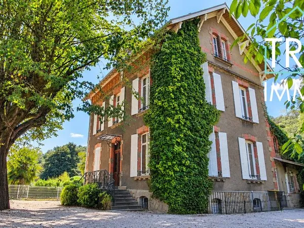 Maison 11 pièces 284 m²