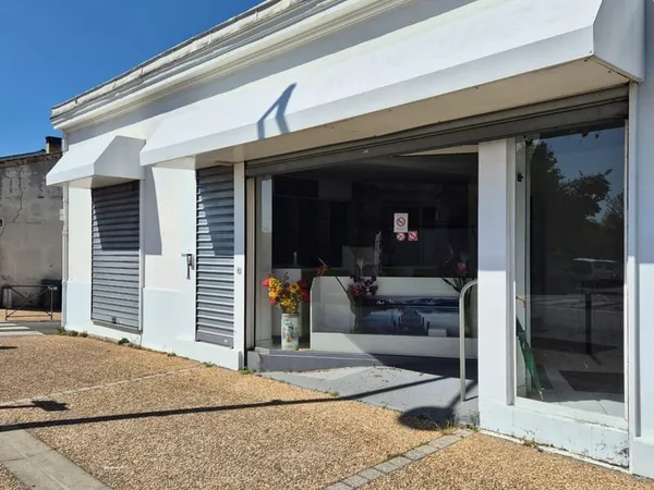 MUR COMMERCIAUX 140 M2 CENON