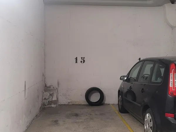 Loue parking - 12m²