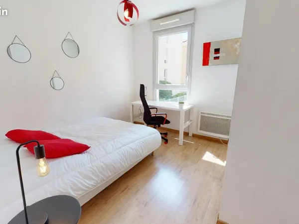 Chambre 5 pièces 75 m²