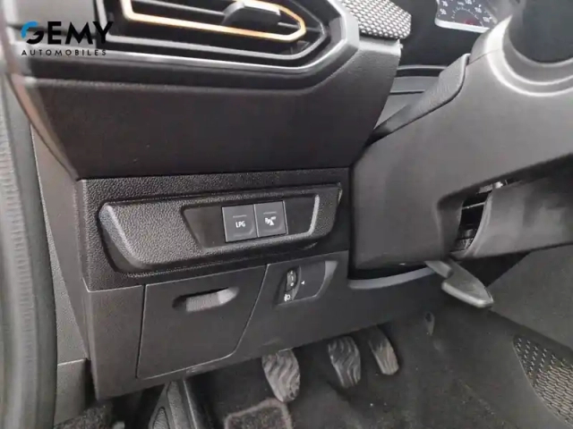 Dacia Sandero eco-g 100 — photo 32