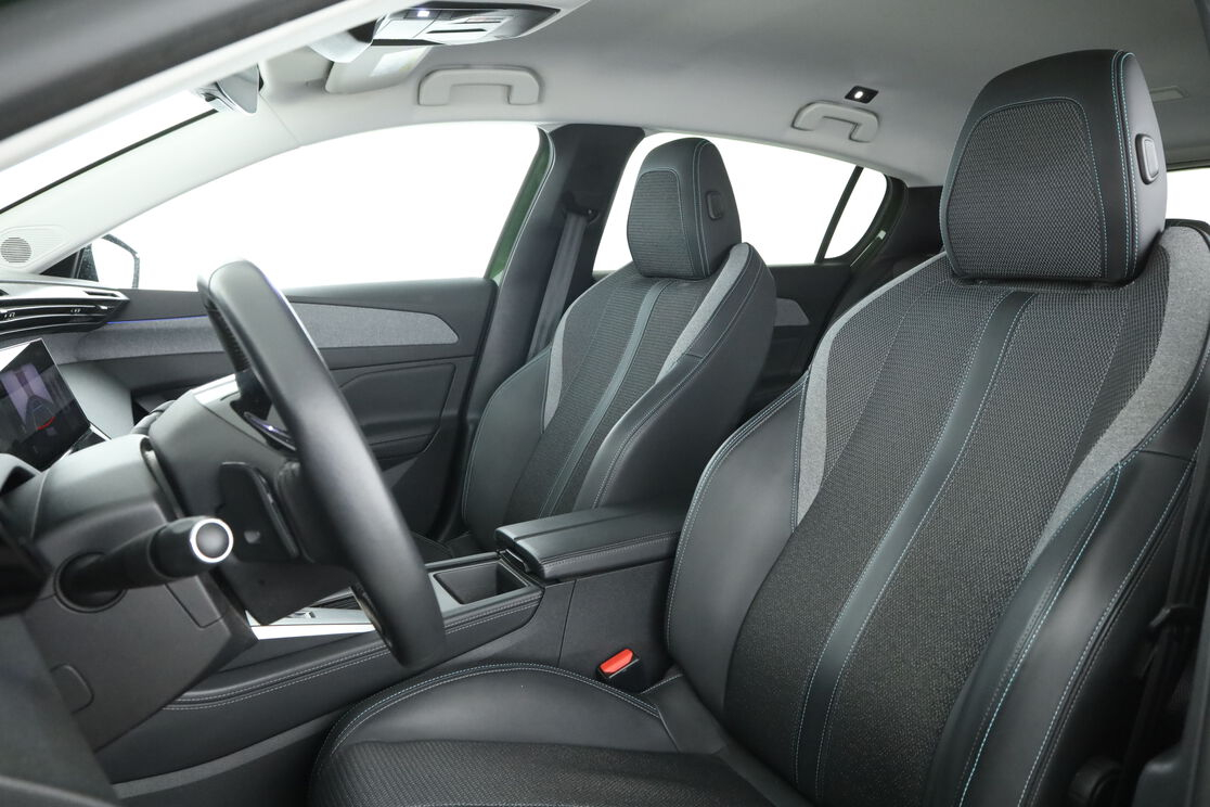 Peugeot 308 1.6 PHEV Allure Pack e-EAT8 — photo 9