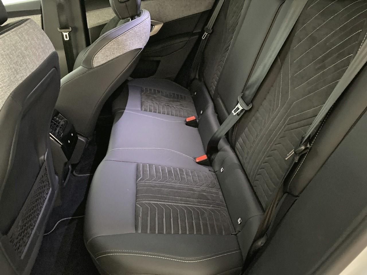Peugeot 3008 electrique 210 ch 73 kwh gt — photo 10