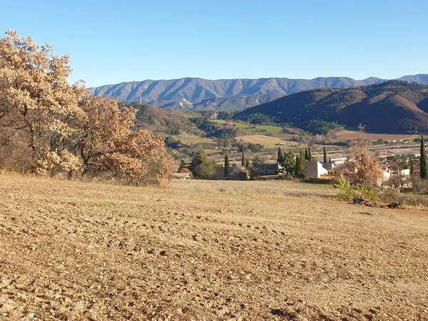 Terrain constructible viabilisé - Plein sud, vue dégagée - Sisteron