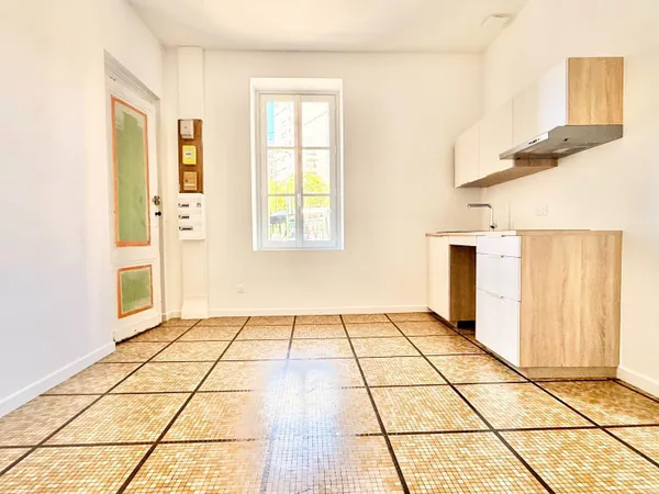 Studio rénové avec CAVE en souplex à Bordeaux