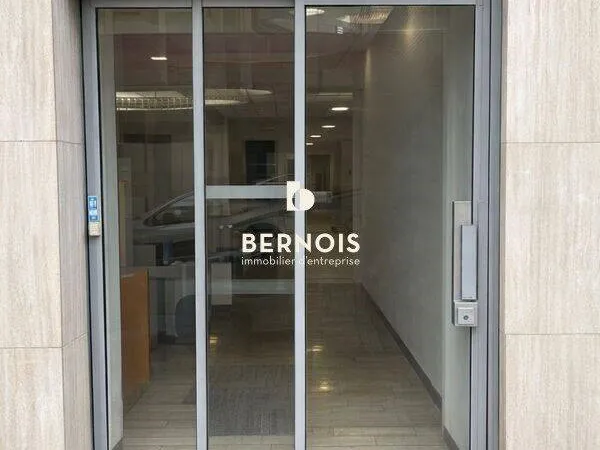 Local commercial 170 m²