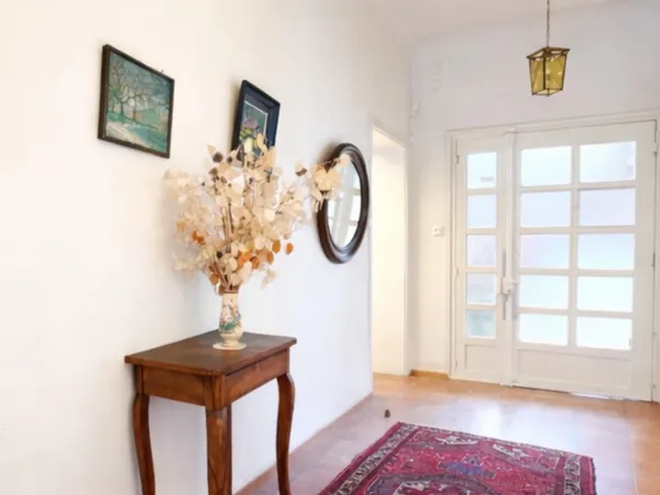 Ancien cabinet,144m2, terrasse, extérieur