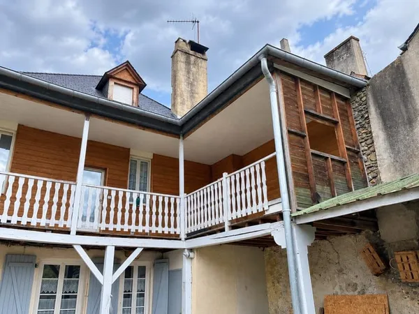 Oloron - Belle Maison De Ville T5 De Caractere - 142 M² Habitables - Jardinet