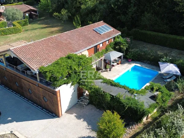 Propriété 5 pièces 198 m²