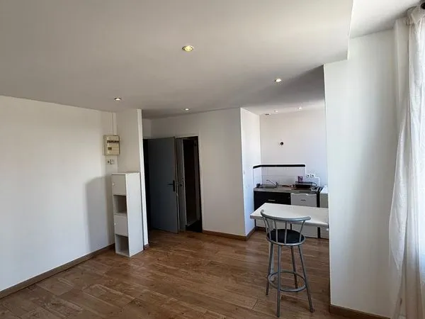 T2 refait à neuf - 31 m² - Hyper-centre Valence - Vente directe, sans frais d'agence