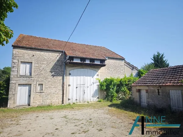 DEMIGNY maison ancienne avec grange et grand terrain