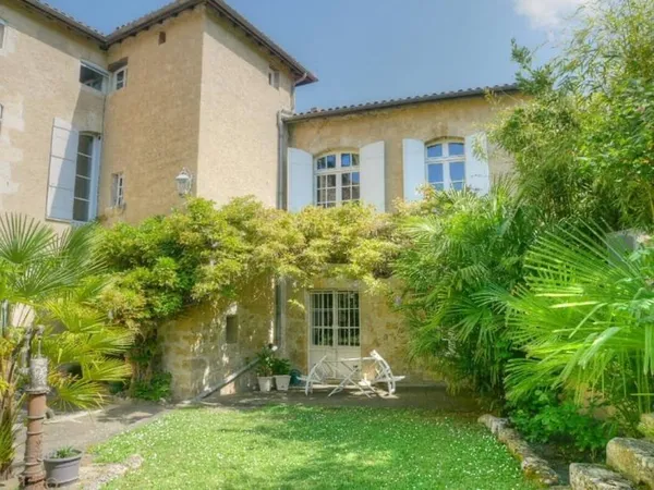 Maison 12 pièces 327 m²