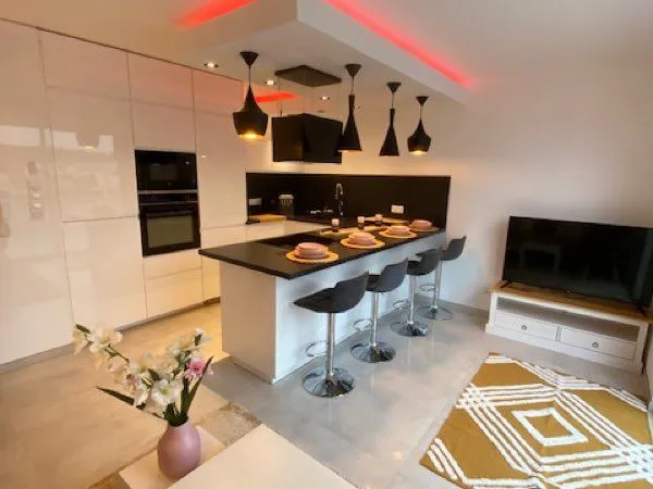 À LOUER À TERVILLE - Appartement meublé de 41 m² avec terrasse de 13 m², 2 parkings et accès rapide 