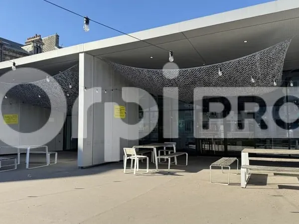 Local commercial 295 m²