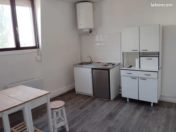 Studio proche des Champs Elysées à St-Quentin (02)
