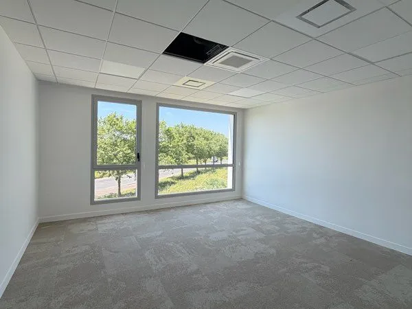 Location cabinet neuf 25m2 SERRIS