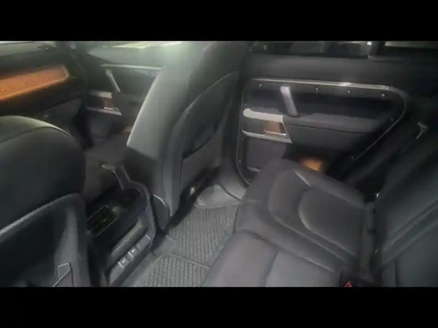 Land Rover Defender 110 2.0 p400e x-dynamic se — photo 8