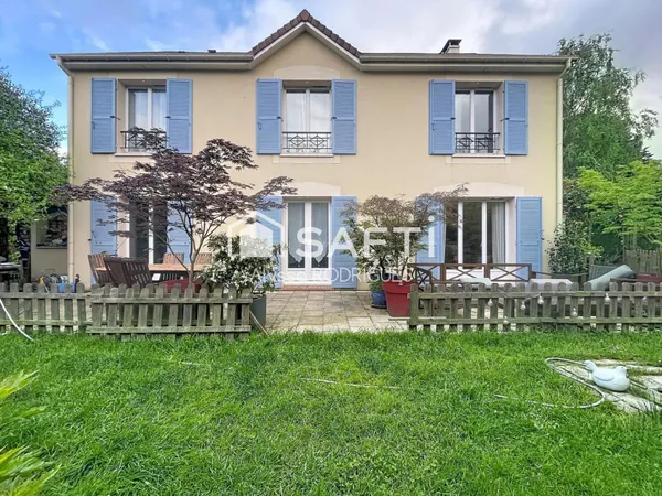 Maison familiale de 7 pièces de 160 m² sur 700m2