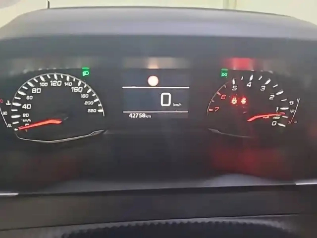 Peugeot 2008 puretech 130 s&amp;s bvm6 — photo 10