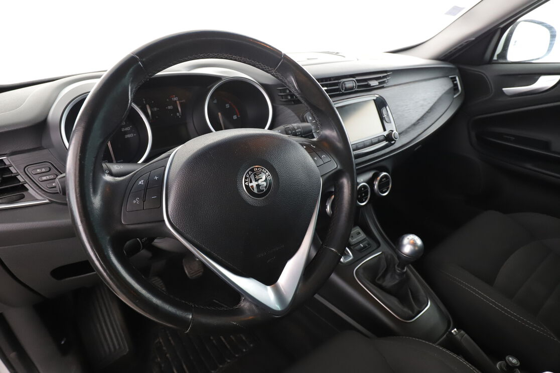 Alfa Romeo Giulietta 1.6 JTDM Super — photo 10