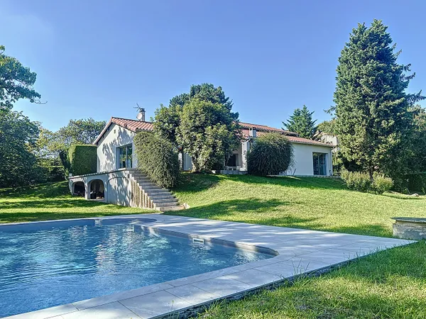 Maison 7 pièces 237 m²
