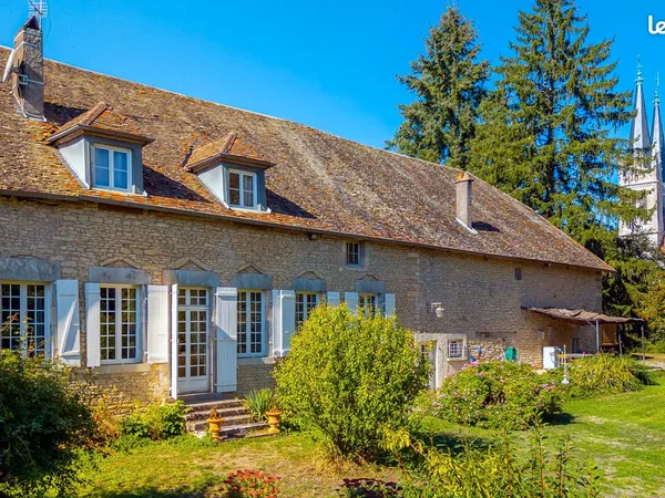 Maison 11 pièces 340 m²
