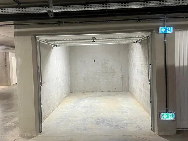 Garage fermé à louer en sous-sol - Proche douane de Bardonnex