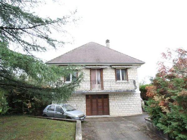 La Charité sur Loire, pavillon T7 à rénover 134 m2 quartier