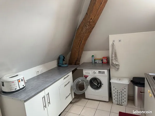 A louer charmant f2 centre vendome