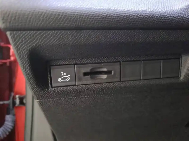 Peugeot 408 puretech 130 ch s&amp;s eat8 — photo 28