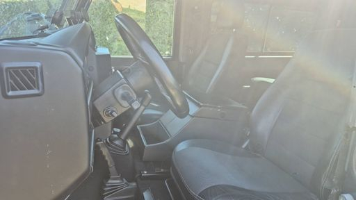 Land Rover Defender 90 2.2 TDCi 122 4WD - SE – 2012 – 134095 km – Diesel – Boîte Manuelle — photo 16