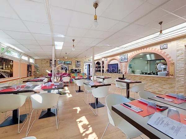 Local commercial 230 m²