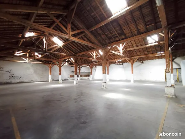 Local 780 m² LE COTEAU