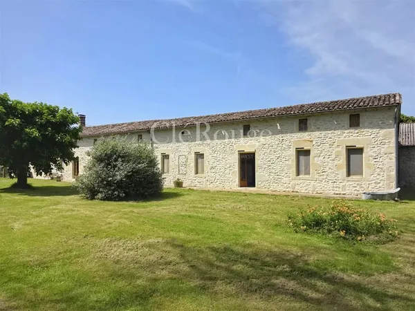 Charmante longère de 4 chambres offrant la possibilité d'aménager un gîte indépendant près de Pelleg