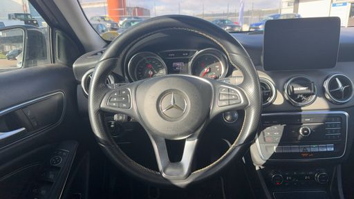 Mercedes Classe GLA 180 CDi 109 7G-DCT - Sensation – 2018 – 85614 km – Diesel – Boîte Automatique — photo 28