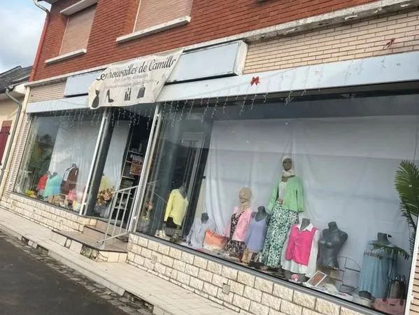 Ensemble habitation + commerce