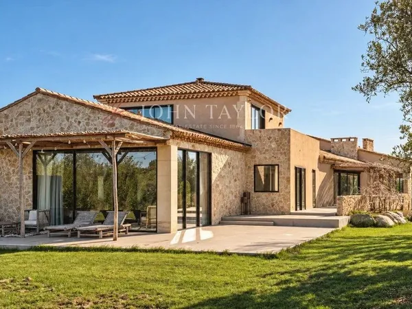 Villa 10 pièces 380 m²