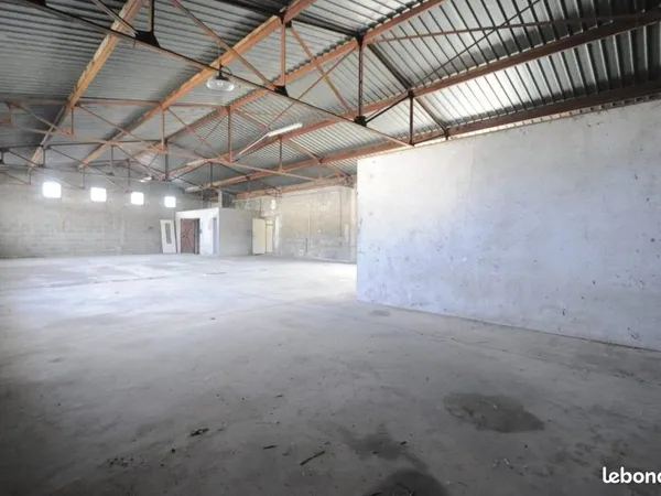 Local 130 m² Le Mans