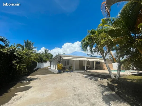Villa meublée et equipée avec piscine sur Sainte-marie a Capesterre-belle-eau