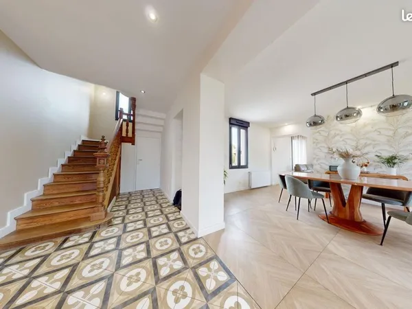 Maison 7 pièces 220 m²