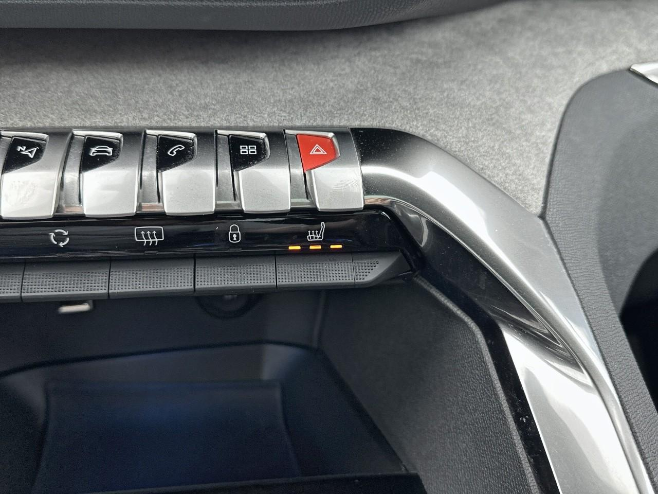 Peugeot 3008 puretech 130ch s&s eat8 gt pack — photo 27