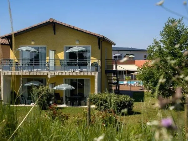 INVESTISSEMENT LOCATIF - RIVIERES - Résidence de tourisme Le Domaine Du Green - 5,49 % de rentabilit