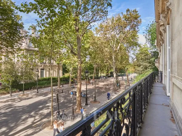 Paris VIIIe - Parc Monceau - Appartement d'exception avec balcons - Très beaux volumes
