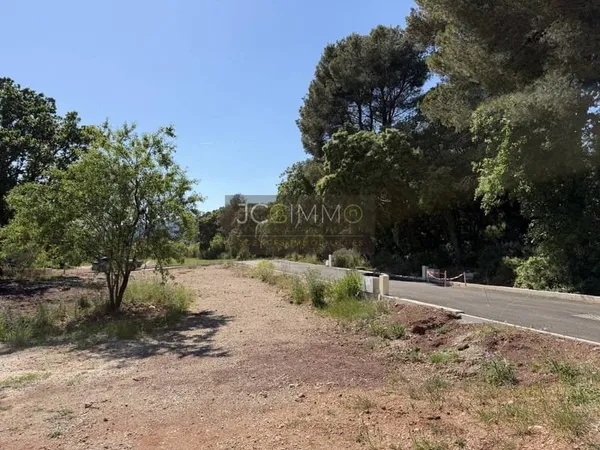 Terrain 712 m²