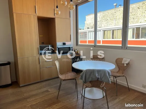 Bureau 135 m²