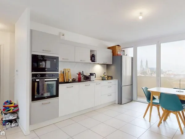 Chambre 5 pièces 99 m²