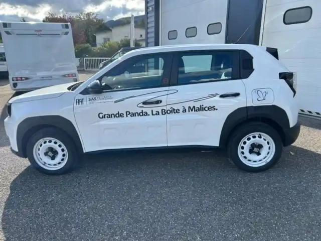 Fiat Panda grande  electrique 113ch red — photo 2