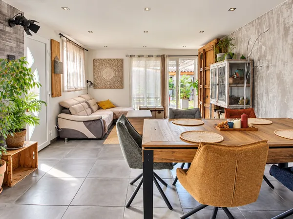 MARIGNANE ? MAISON DE 101 M² AVEC T2 INDÉPENDANT LOUÉ, JARDIN, CUISINE D'ÉTÉ ET GARAGE !