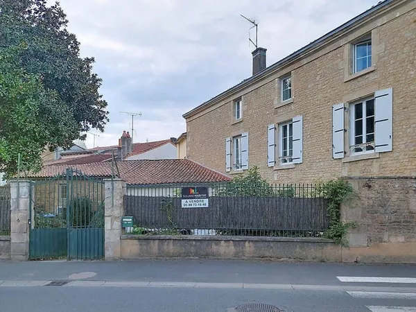 Maison 9 pièces 241 m²