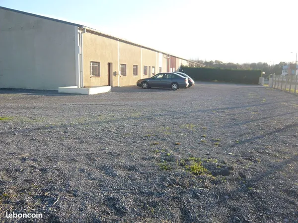 BERLANNE — DÉPÔT + BUREAUX — 162 m²